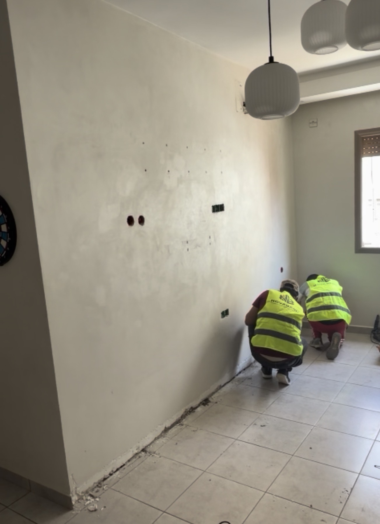 Mur de salon avant habillage — chantier NovaBard Tanger